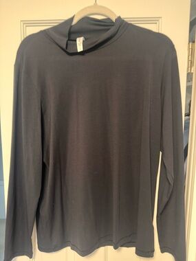 Athleta Black Hooded Long Sleeve Top with Tag Detail